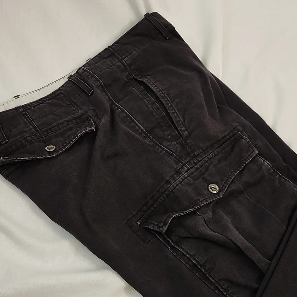 Levi's Classic Black Mens Cargo Pants - Picture 2 of 16